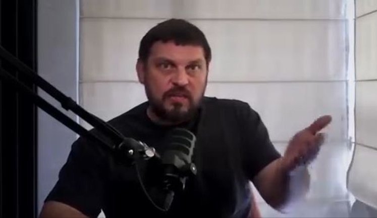 Зе-пропагандист Золкін обурився питанню, чому він не йде на війну добровольцем: "#бануті якісь чи що?". ВIДЕО