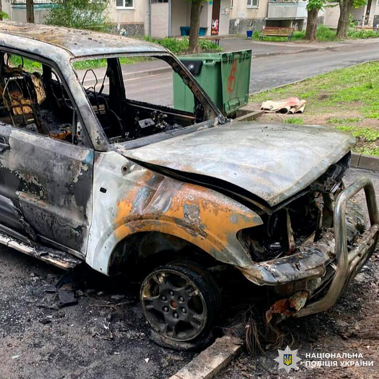 У Харкові затримали жінку та неповнолітню доньку за підпали авто військових