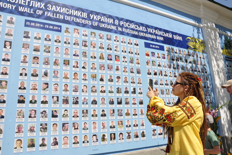 Пам’ять полеглих захисників України вшанували у Києві 43