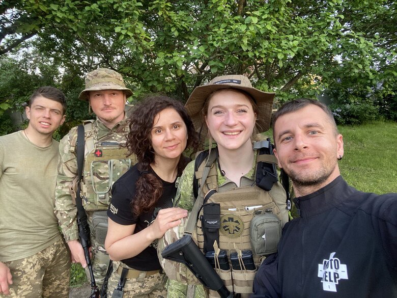 Медична інструкторка Марія Назарова: Якщо начмед каже: не вий*буйтесь, беріть що дають, - він мислить, як русня. Якщо командир боїться написати рапорт про неякісні аптечки - він поводиться, як русня 03