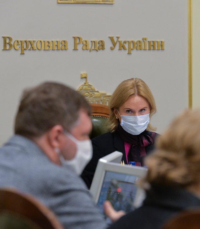 Віцеспікерка ВР Олена Кондратюк: Зараз, на жаль, відбувається імітація парламентаризму. Виглядає, що парламент втрачає велику суб’єктність, яку він мав усі роки 04 Віцеспікерка ВР Олена Кондратюк: Зараз, на жаль, відбувається імітація парламентаризму. Виглядає, що парламент втрачає велику суб’єктність, яку він мав усі роки 04