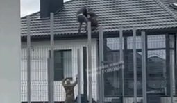 падіння із даху під час "оповіщення" на Волині
