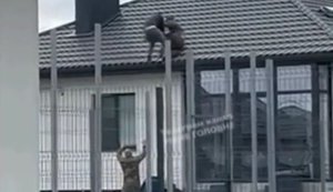 Man fled from TCR and fought with serviceman on roof of private house in Volyn region: both fell. VIDEO