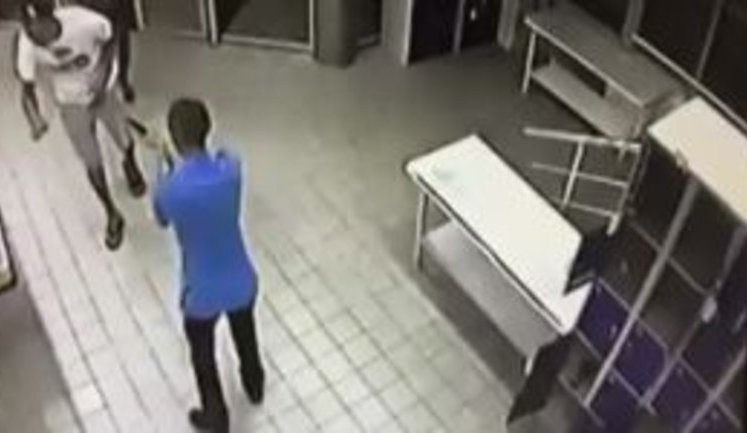 Убийство в харьковском супермаркете. ВИДЕО камер наблюдения