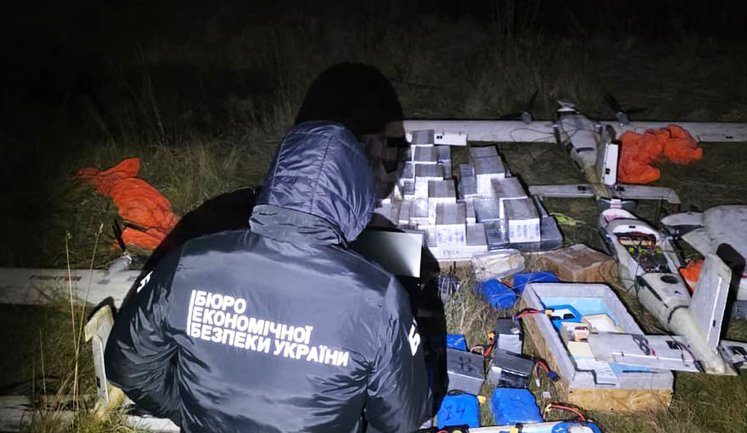 Контрабанда сигарет за допомогою безпілотників: БЕБ знайшло новий канал на Львівщині. ФОТОрепортаж