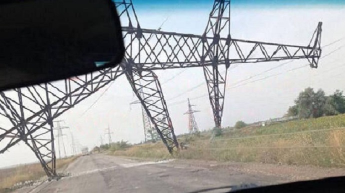 Впали електроопори, які ведуть з Херсонщини до Криму, - Хлань 01