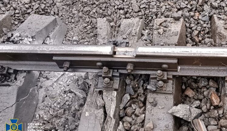 FSB saboteurs who blew up railway track in front of train in Khmelnytskyi region detained - SSU. PHOTO