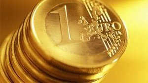 В столичных банках курс евро перевалил за 15 гривен