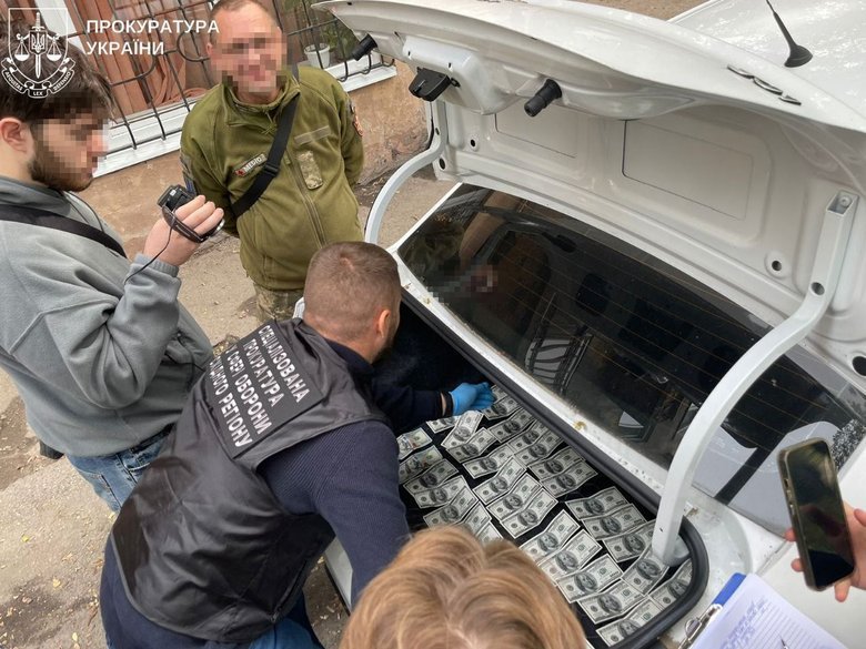Спецпрокуратура разоблачила чиновника ТЦК на взятке за справку о непригодности