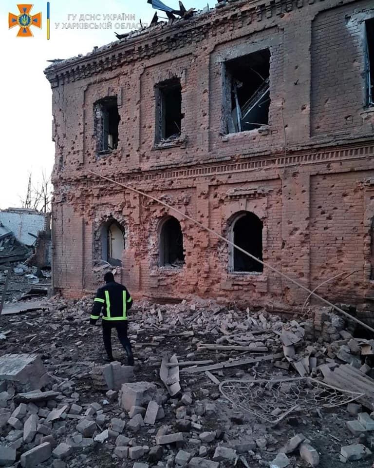 Через обстріли окупантів пошкоджено архітектурну памятку Харкова - колишню пожежну частину 1887 року побудови, - ДСНС 02