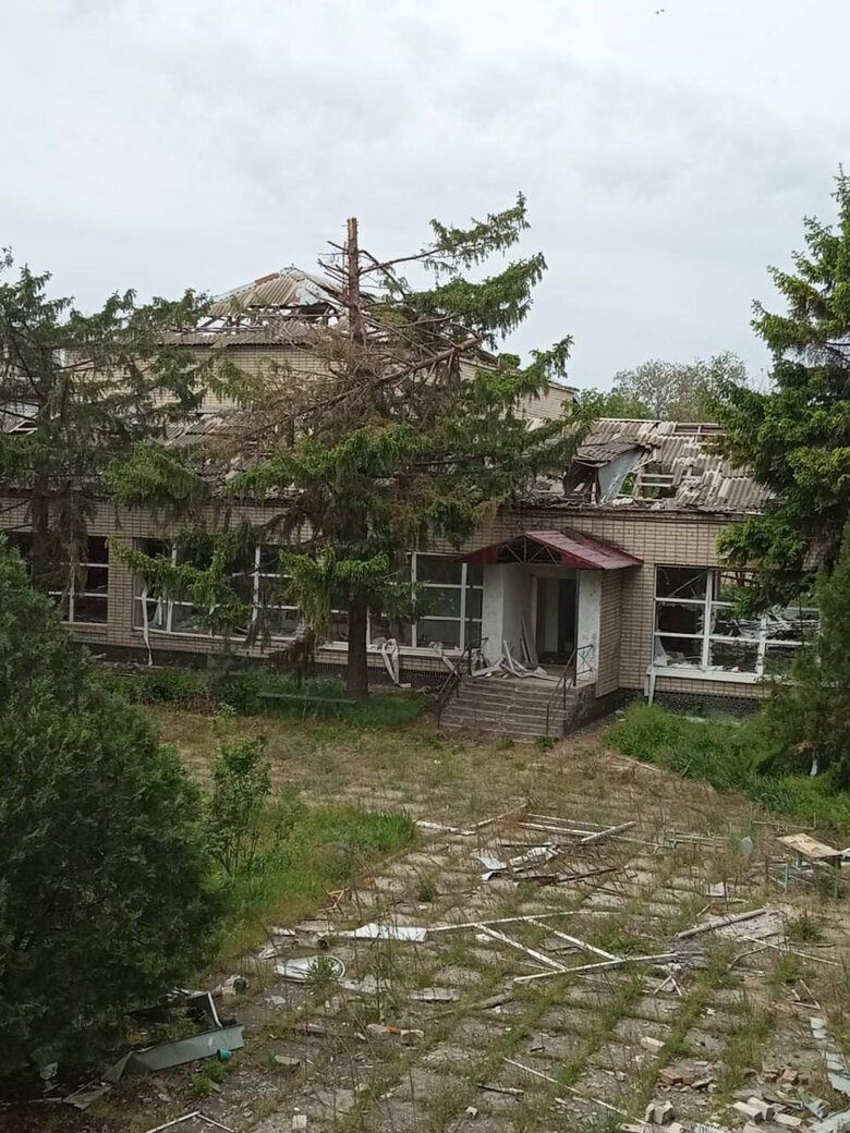 Russians attacked a school in Beryslav