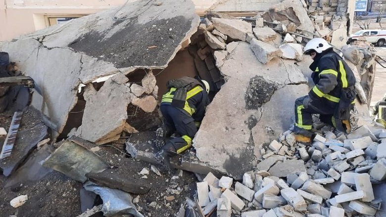 Внаслідок обстрілу зруйновано корпус вищого навчального закладу у Харкові, 1 особа загинула, 1 - під завалами, 11 людей постраждали, - ДСНС 01