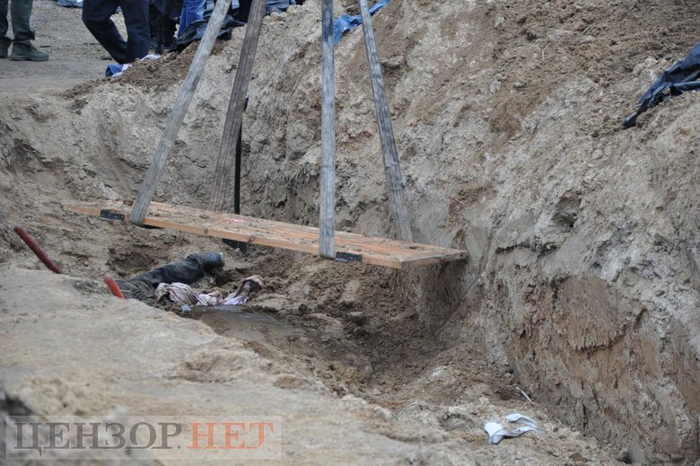 Exhumation of Ukrainians killed by occupiers began in Bucha 03