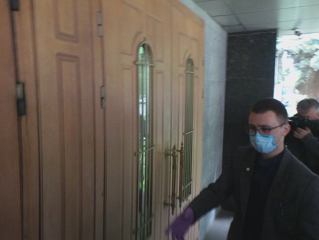 Под столичным СБУ проходит акция Руки прочь от Стерненко из-за вероятного объявления подозрения активисту 16