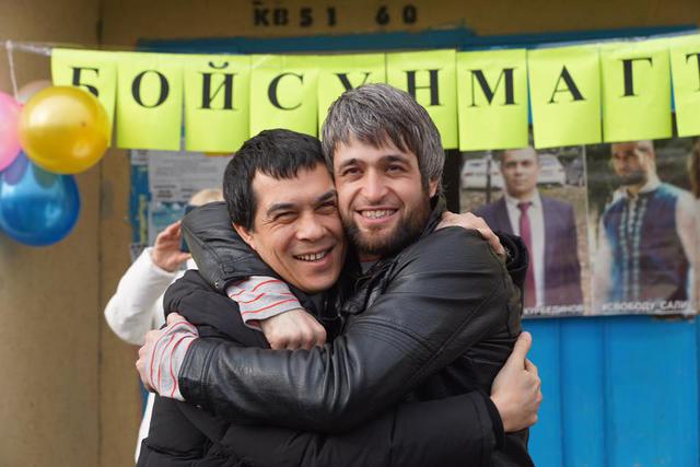 Окупанти відпустили на свободу кримськотатарського активіста Салієва 01