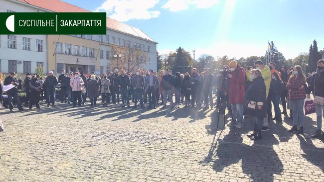 Протестующие требовали не вводить жесткий карантин в Ужгороде 01
