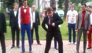 Руководство российского Первого канала отказалось показывать танец Медведева. ВИДЕО.