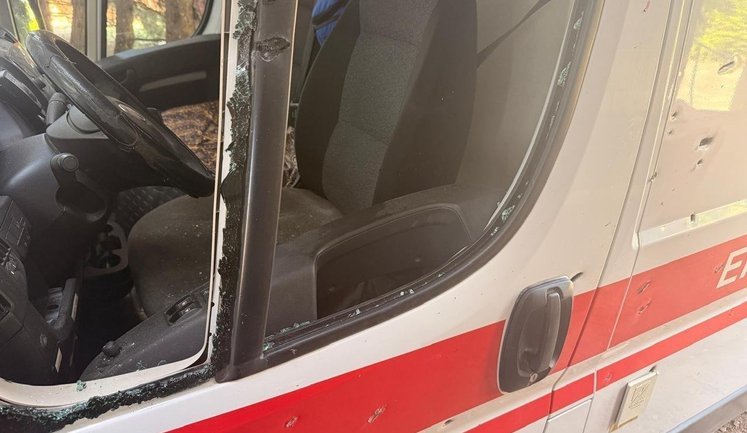 Occupiers deliberately targeted ambulance in Kherson region: vehicle damaged. PHOTO