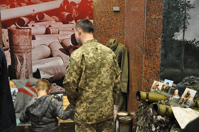 Виставка "Український Схід", присвячена АТО, відкрилася в Нацмузеї історії України у Другій світовій війні 46 Виставка "Український Схід", присвячена АТО, відкрилася в Нацмузеї історії України у Другій світовій війні 46