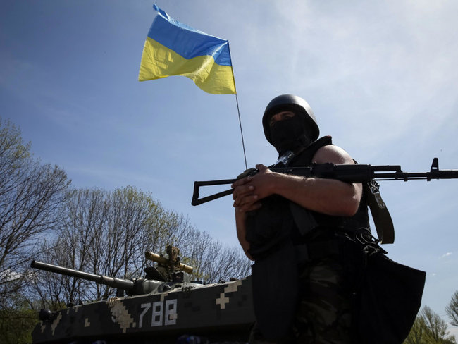 Добровольческое движение всегда будет подтверждением могущества и несокрушимости нашего государства и народа, - Порошенко, Полторак, Турчинов и Яценюк поздравили добровольцев 06