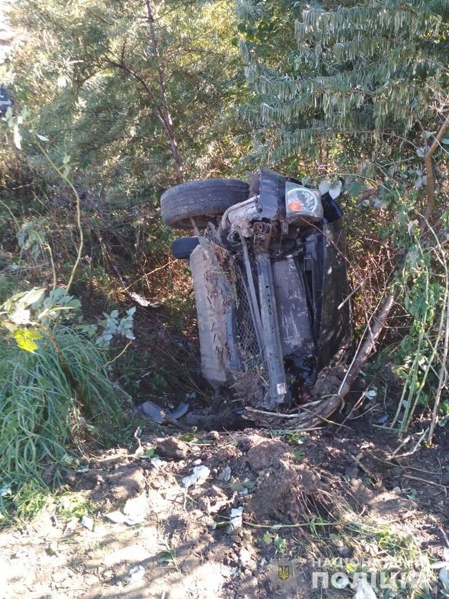 Автомобиль вылетел в кювет на Львовщине, пострадали 4 детей, - Нацполиция 02