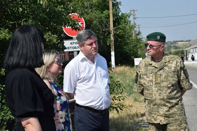 КПВВ Гнутово в районе проведения ООС посетила официальная делегация из Грузии 06