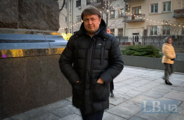 Слуги народу збираються на засідання фракції в ОП 01
