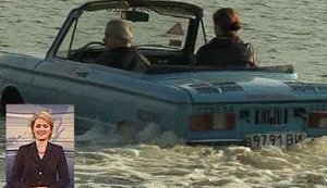 "Чудо" советской техники "Запорожец" еще и плавает. ВИДЕО.