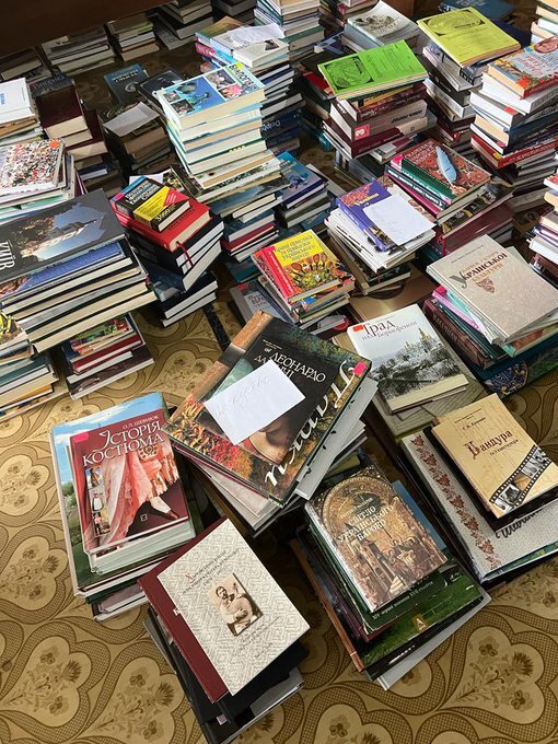Occupiers were going to take Ukrainian books out of Balakliya - Tkachenko 03