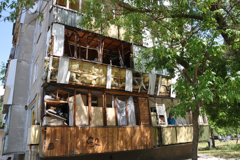 Consequences of shelling in Desnyansky district of Kyiv 11