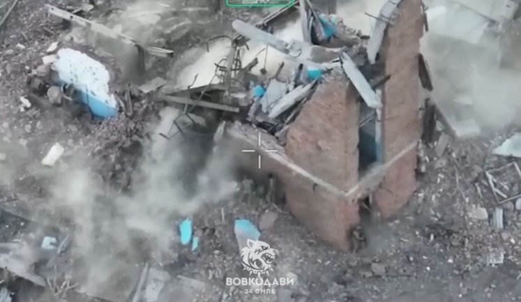 Бойцы ВСУ забросали логово оккупантов минами и взрывными пакетами. ВИДЕО