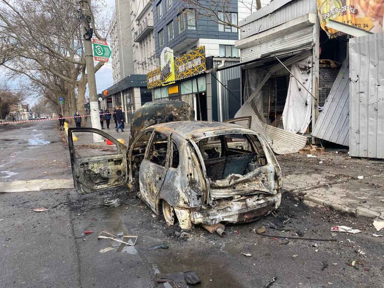 Рашисти обстріляли центр Херсона, 7 загиблих і 58 поранених, 18 - у важкому стані (оновлено) 08