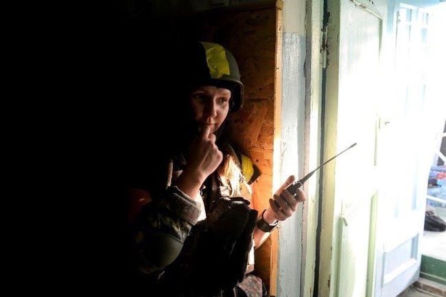 Доброволець Олена Кошелєва: Я запитала у військового РФ про ставлення до сепаратистів. Та яке, якщо вони зрадники? Але в нас наказ воювати з вами, - була його відповідь 02