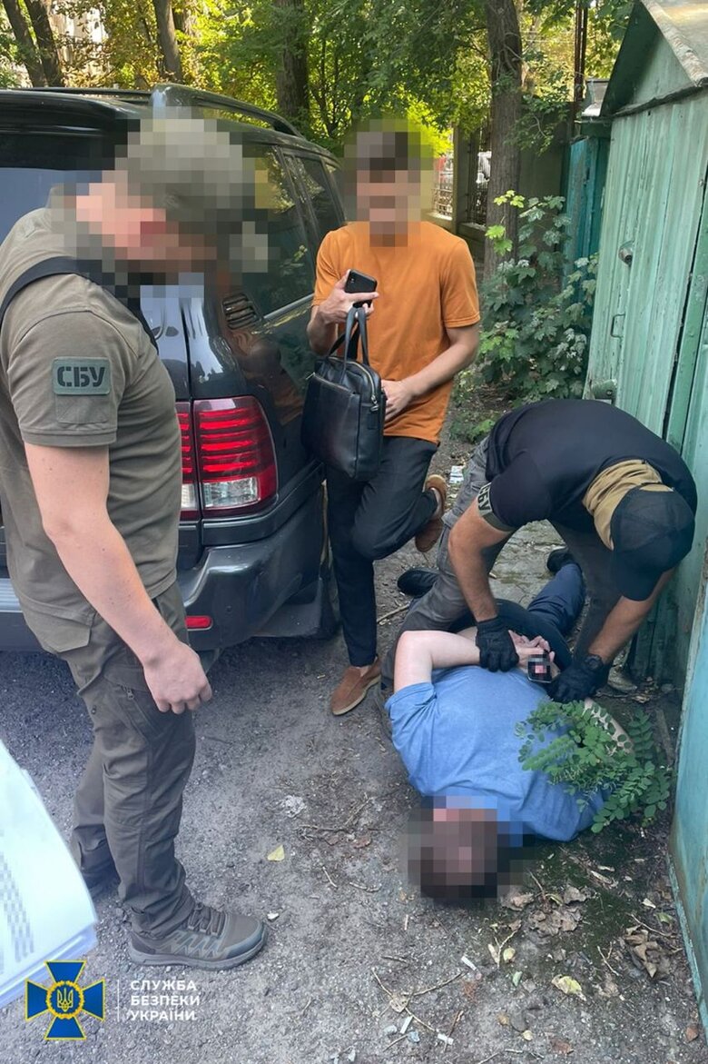 СБУ викрила та ліквідувала корупційні схеми у податковій службі та на митницях у трьох областях України 06