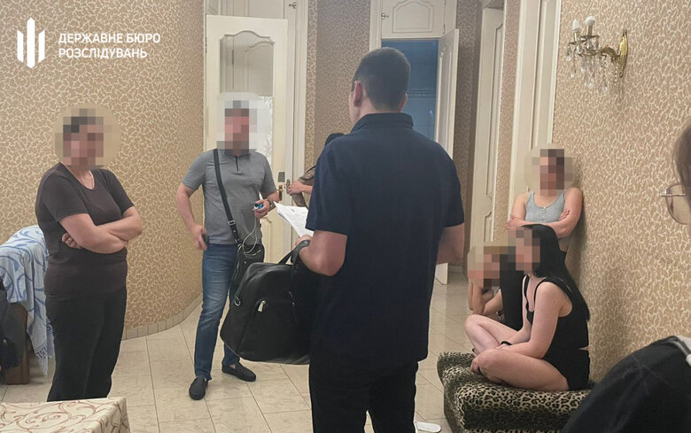 Сеть борделей для иностранцев, созданную полицейским, разоблачили в Одессе, - ГБР 01