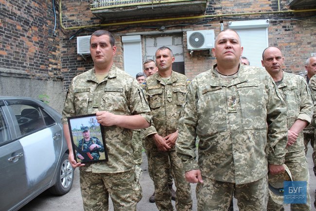 С бойцом 14-й ОМБр Олегом Пушкаруком, погибшим 9 мая на Луганщине, простились на Волыни 06