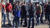 Молоді люди біля ЦВК перебувають законно у зв