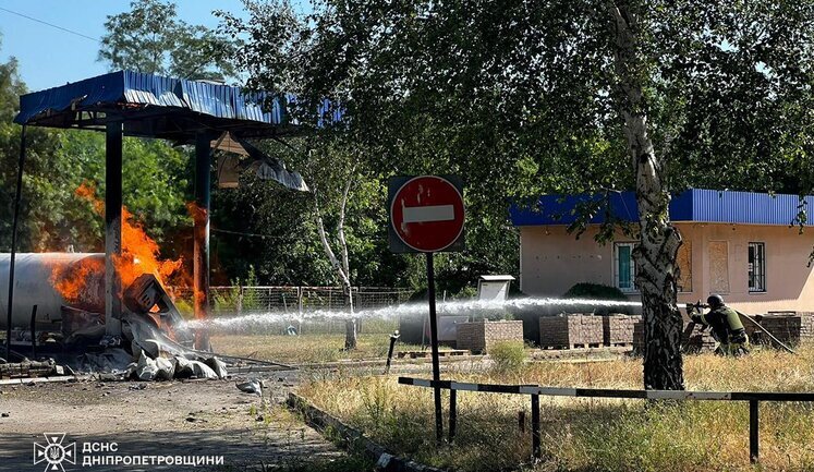 Ruscists strike gas station in Marhanets, Dnipropetrovsk region: fire breaks out. PHOTO