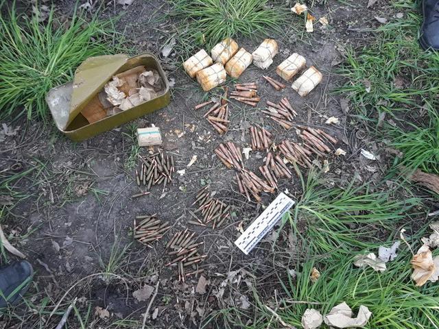 Тайник с боеприпасами боевика банды Призрак выявлен на Луганщине, - СБУ 02 Тайник с боеприпасами боевика банды Призрак выявлен на Луганщине, - СБУ 02