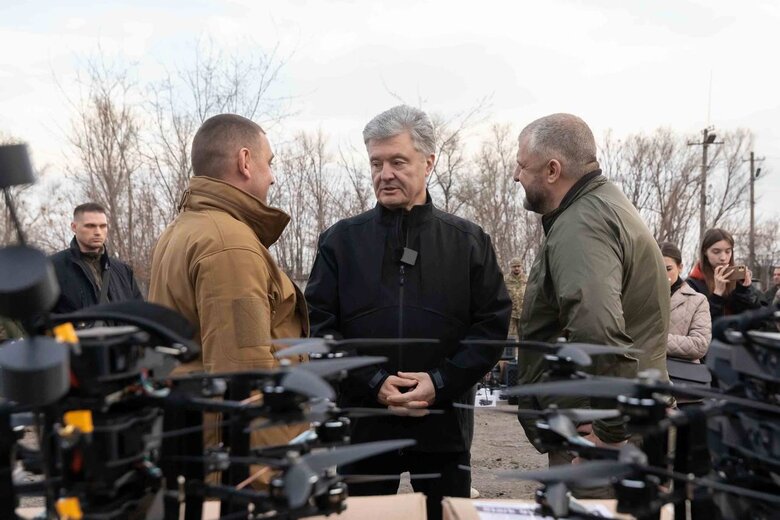 Порошенко передал партию помощи воинам на Востоке