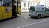 В Севастополе под окнами мэрии автобус влетел в машину, набитую деньгами. ФОТО