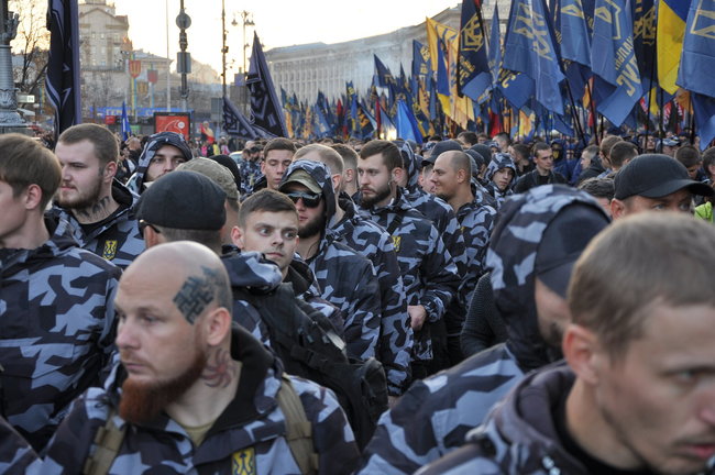 Националисты провели в центре Киева Марш УПА 11