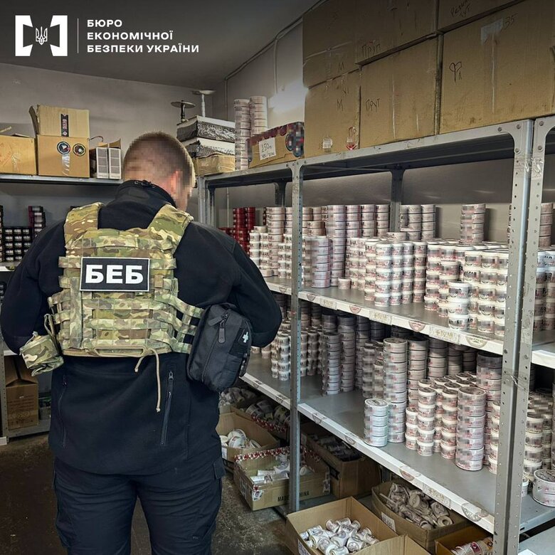 БЕБ знайшло підпільне виробництв тютюну для кальянів, вилучили продукції на 17 мільйонів 01