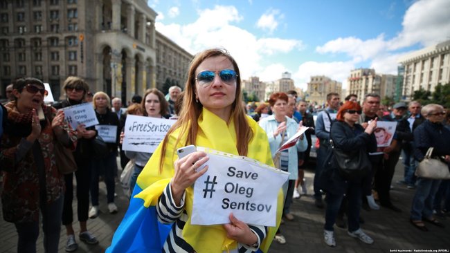 #FreeSentsov. Свободу політвязням! Путіна - в Гаагу! - мешканці Запоріжжя зібралися на підтримку Олега Сенцова 03