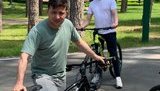 Зеленский на велосипеде поздравил журналистов с профессиональным праздником. ФОТОрепортаж
