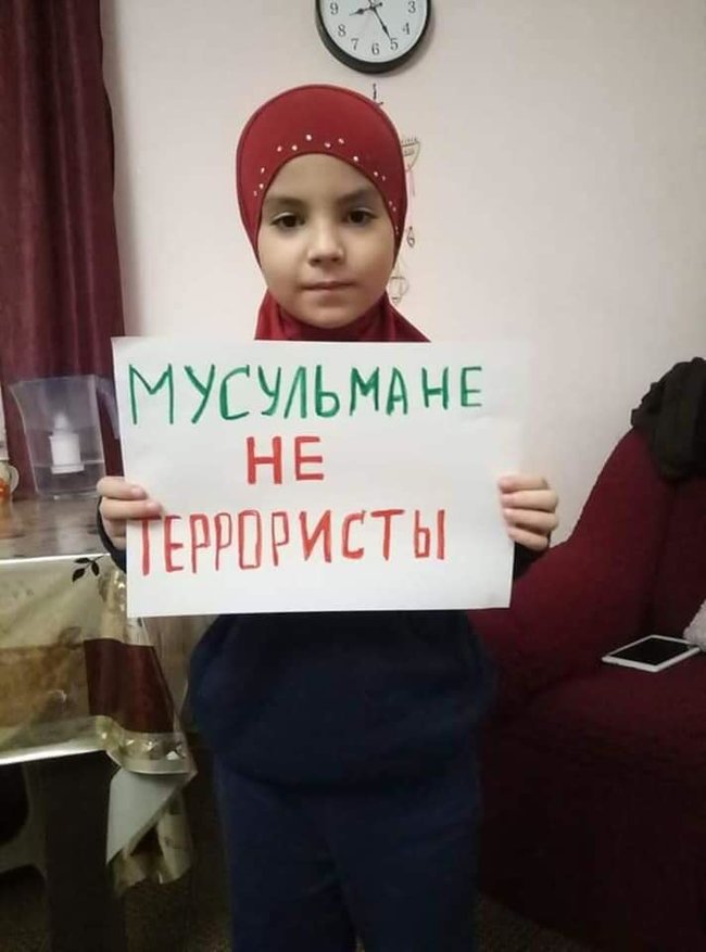Мусульмани не терористи, - в окупованому Криму відбувається флешмоб на підтримку засуджених у справі Хізб ут-Тахрір кримських татар 30