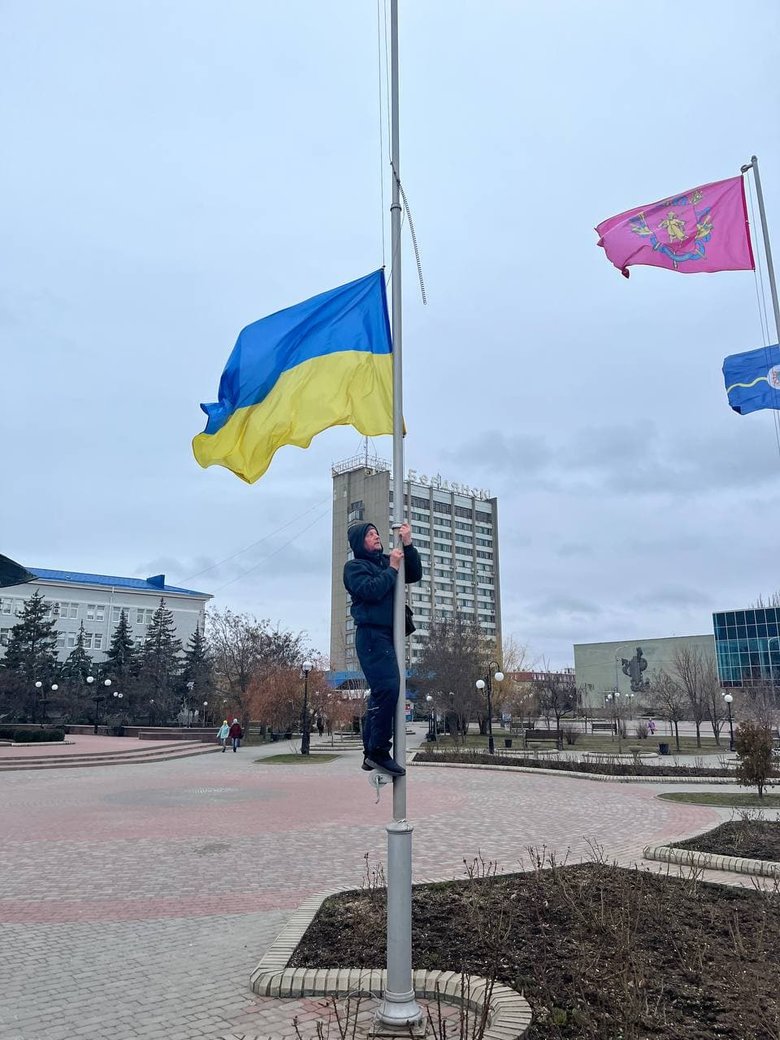 ВСУ уничтожили технику оккупантов на Бердянском аэродроме ударом Точки-У, - исполком 02