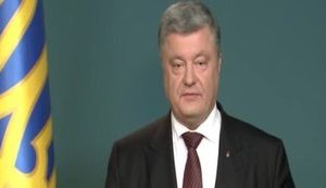 Порошенко поговорив по телефону зі звільненим із російської колонії активістом Костенком