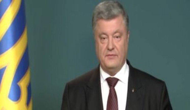 Порошенко поговорив по телефону зі звільненим із російської колонії активістом Костенком