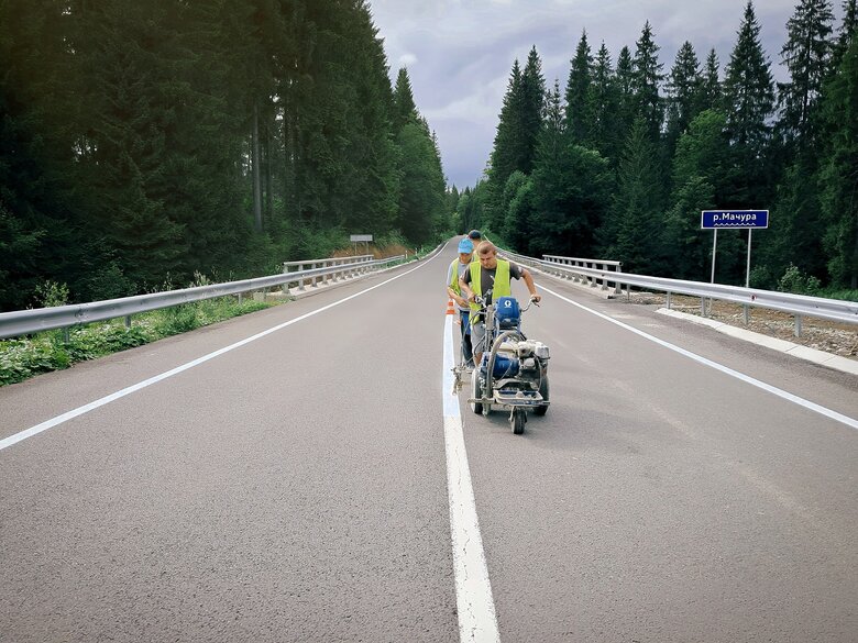 У Карпатах після трьох років перерви завершили ремонт моста